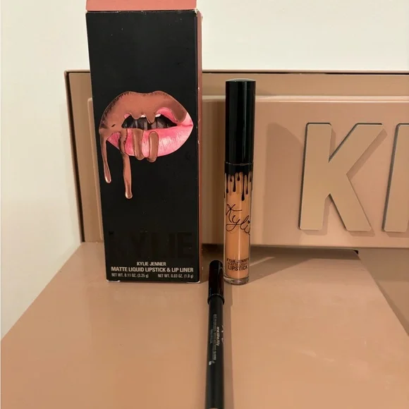 Kylie Cosmetics Exposed Matte Lip Kit - Picture 2 of 8